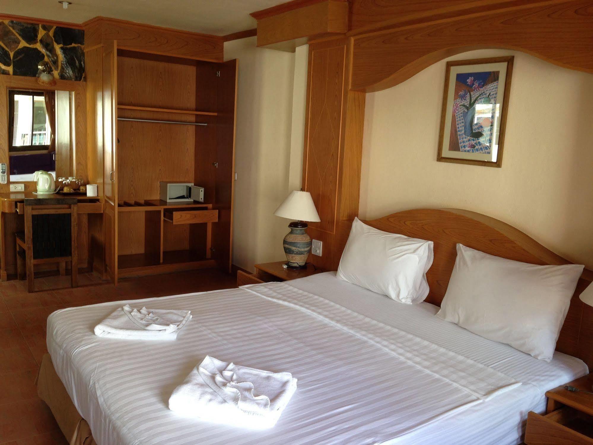 Готель The House Patong Екстер'єр фото