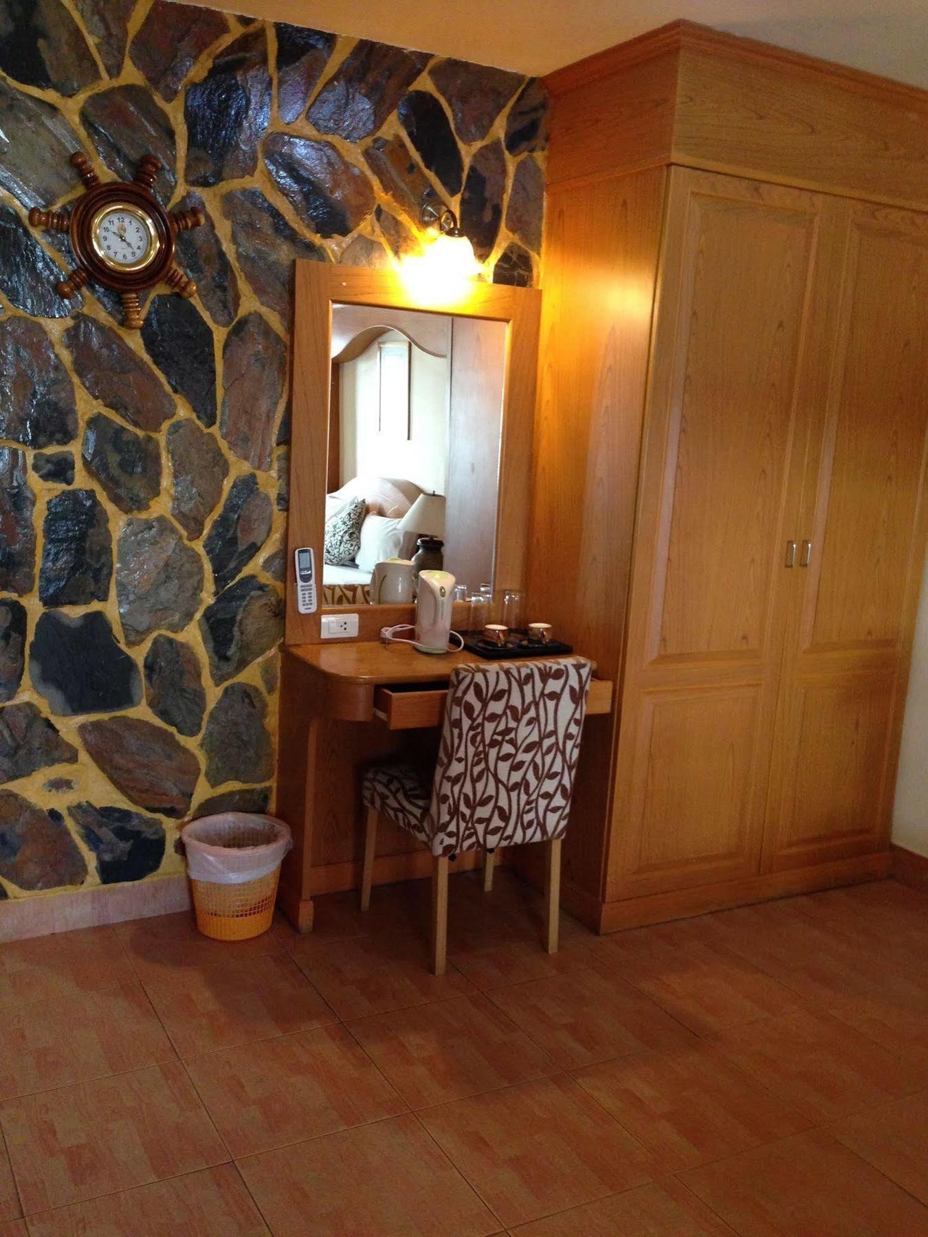 Готель The House Patong Екстер'єр фото